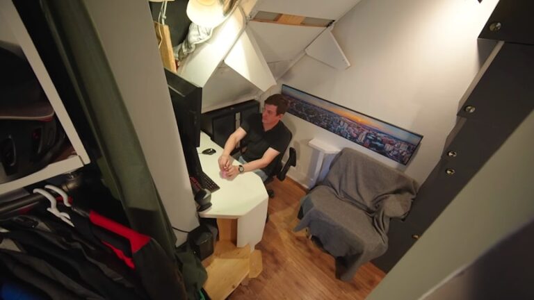 Bydlení v šokujícím malém bytě o rozloze 9,3 m² s chytrým nábytkem svépomocí